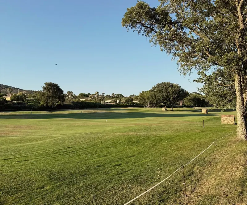 El campo de golf de Beauvallon, junto a la villa